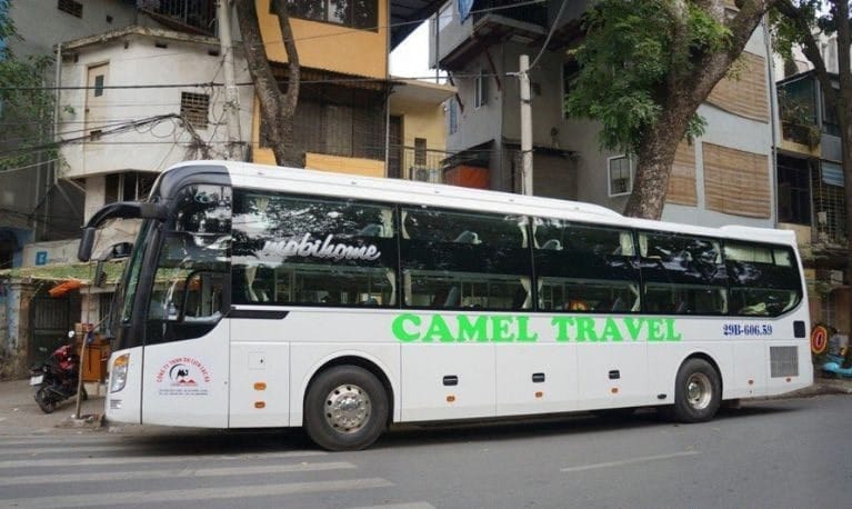 Xe khách Camel Travel chuẩn bị khởi hành từ Hà Nội đi Quảng Nam
