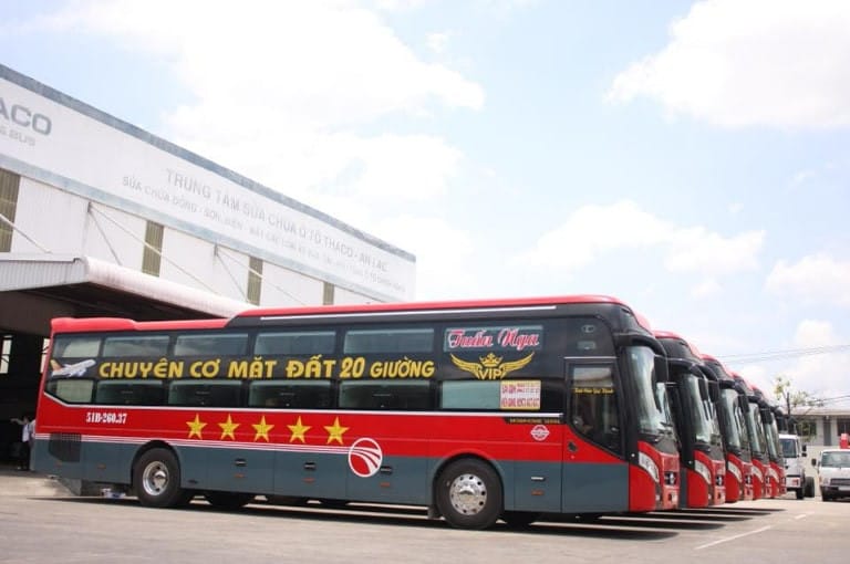 Xe khách chạy trên tuyến đường từ Hải Phòng đến Nam Định ngày càng nhiều và được đông đảo hành khách ủng hộ, thể hiện sự phát triển của dịch vụ vận tải hành khách.