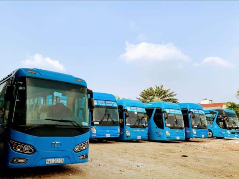 Xe khách Đức Tâm di chuyển an toàn trên đường, đảm bảo chất lượng dịch vụ vận tải tại Phù Mỹ Bình Định