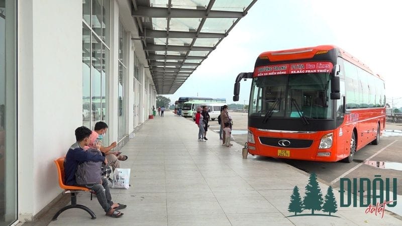 Xe khách đường dài từ Bến xe Lam Hồng