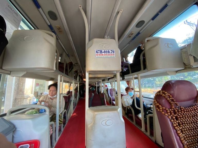 Xe khách Duy Cường phục vụ khách hàng không chỉ nội thất cơ bản mà còn nhiều tiện ích đi kèm