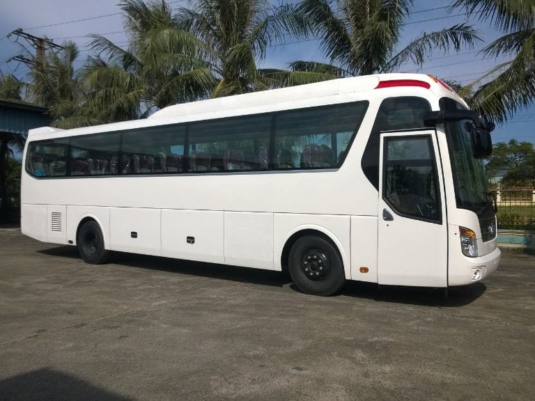 Xe khách Hải Cường đón khách tại Bến xe Nước Ngầm đi Gia Lai