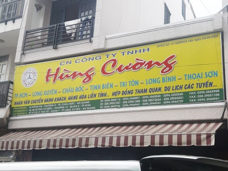 Xe khách Hùng Cường tại bến