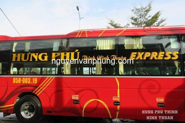 Xe khách Hưng Phú Thịnh trên tuyến đường Ninh Thuận Sài Gòn