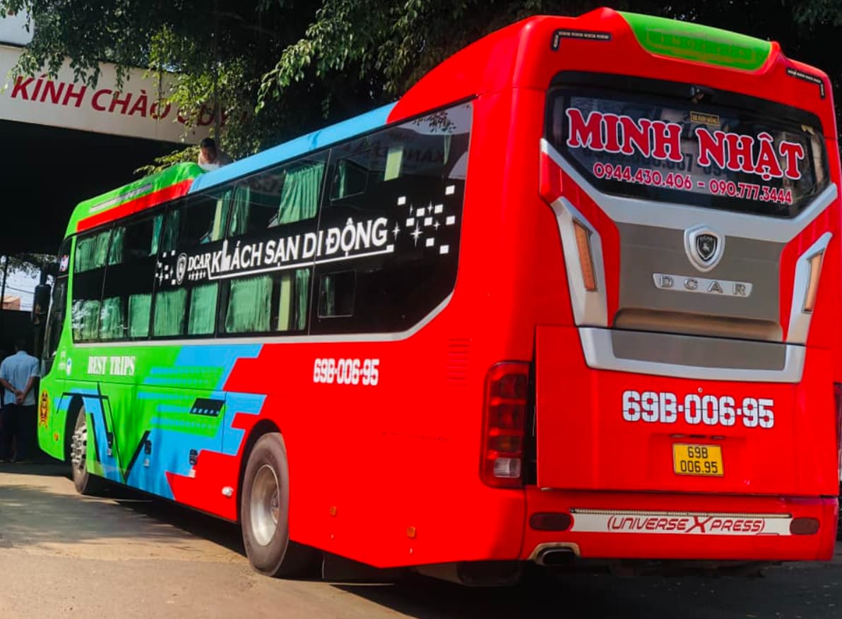 Xe khách Minh Nhật tiện nghi tại bến Mỏ Cày Nam