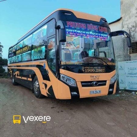 Xe khách Phương Hồng Linh loại Limousine hiện đại sẵn sàng khởi hành từ bến xe Trà Vinh