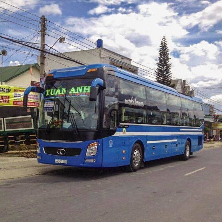 Xe khách Tuấn Anh chuẩn bị xuất bến từ Vĩnh Phúc đi Hà Nội