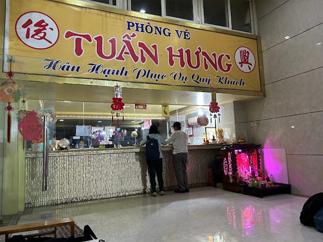 Xe khách Tuấn Hưng tại bến xe Lý Thường Kiệt, Cà Mau