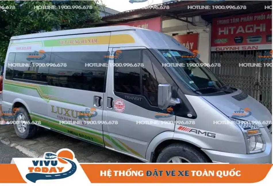 Xe khách Việt Trung, một trong các nhà xe uy tín hoạt động tại **bến xe Hà Nam**.