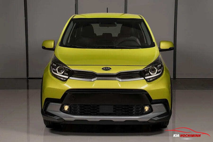 Xe Kia Morning 2024 X-Line màu trắng nổi bật với lưới tản nhiệt mũi hổ đặc trưng