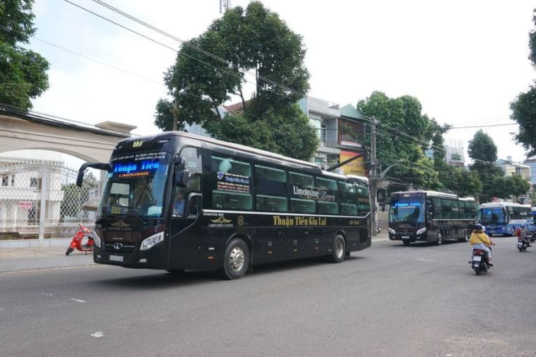 Xe limousine Thuận Tiến tăng cường vào mùa cao điểm đi Gia Lai
