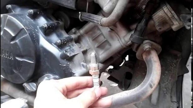 Xe máy bị ngập nước có sao không, hình ảnh xe máy bị ngập sâu dưới nước