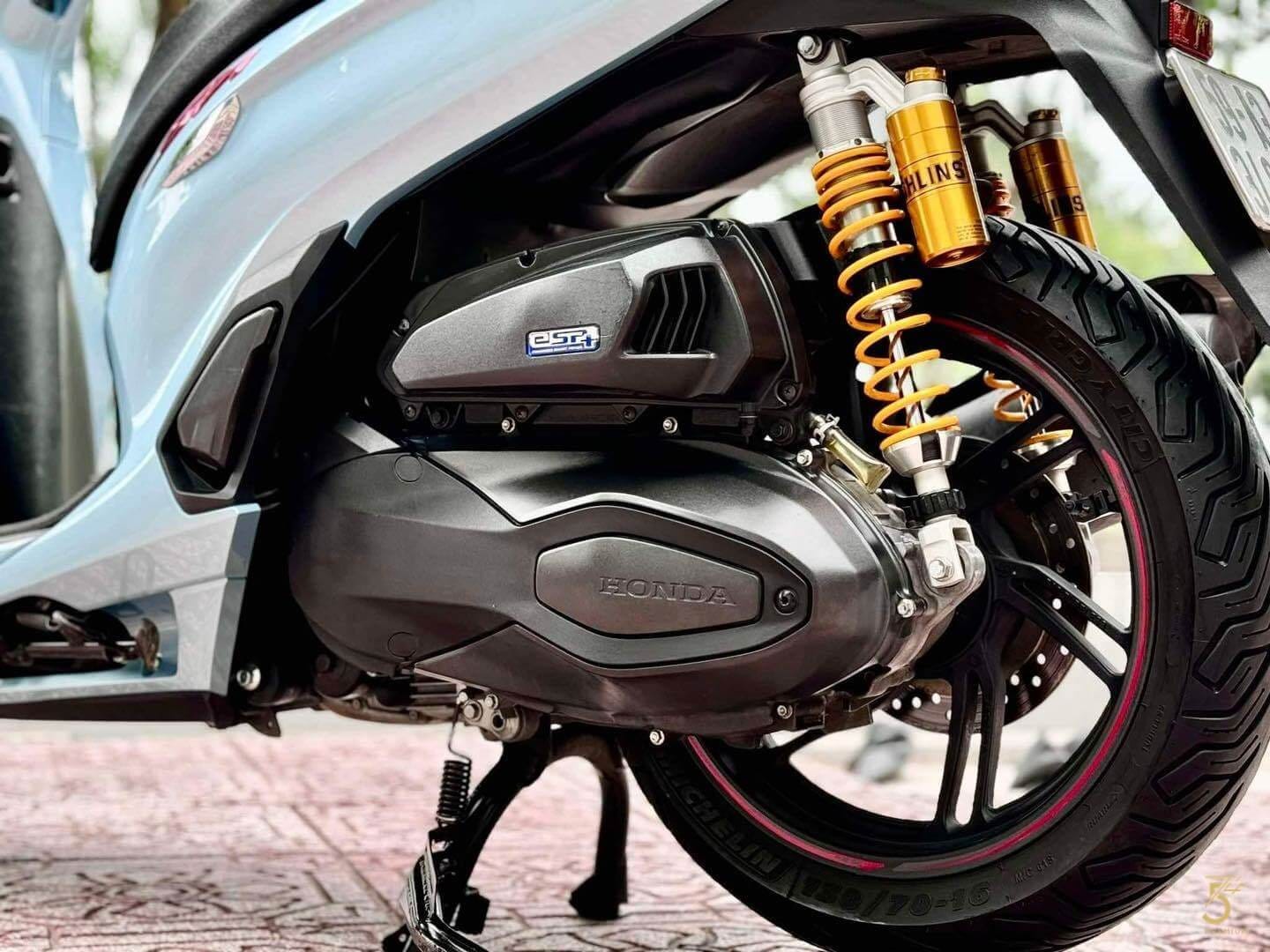 Xe máy Honda SH 350i với động cơ mạnh mẽ và công nghệ hiện đại
