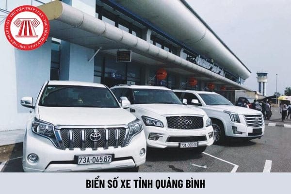 Xe ô tô đang được kiểm tra để cấp biển số tại Quảng Bình