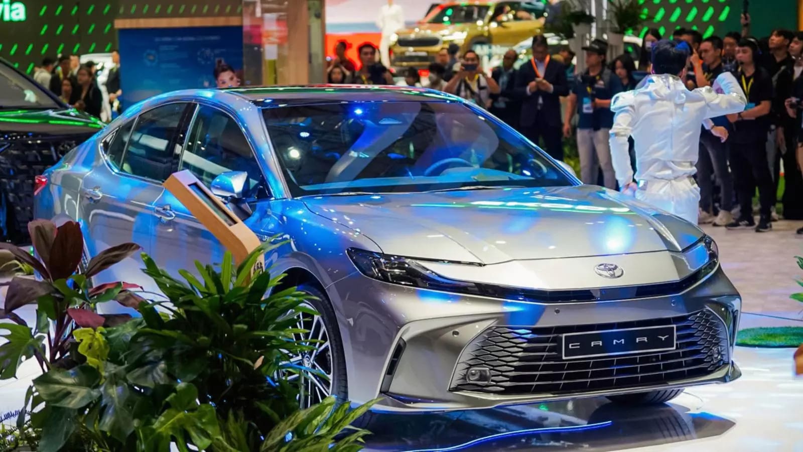 Xe ô tô Toyota Camry sang trọng và đẳng cấp