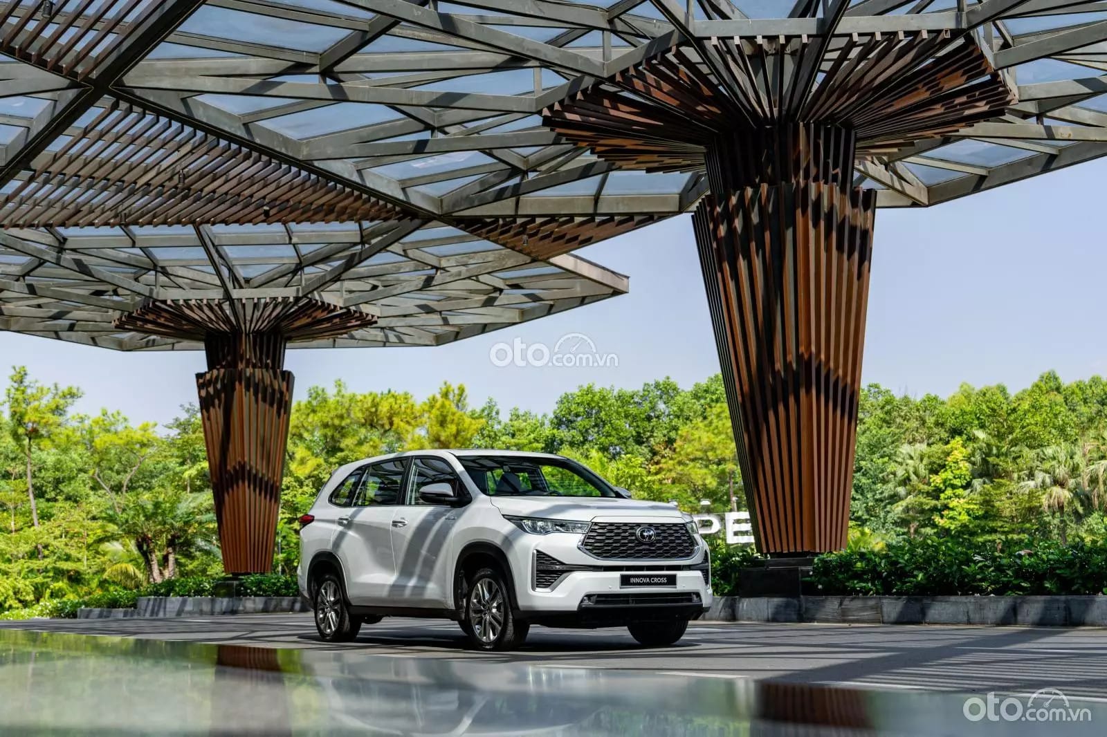 Xe ô tô Toyota Innova Cross với diện mạo hiện đại