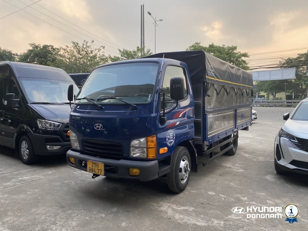 Xe tải 2 tấn Hyundai N250SL với thùng mui bạt chất lượng cao