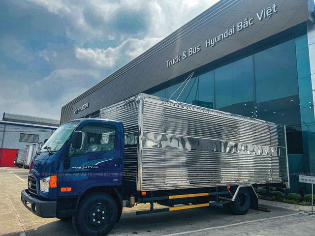 Xe tải 7 tấn Hyundai 110XL thùng kín inox dài 6m3