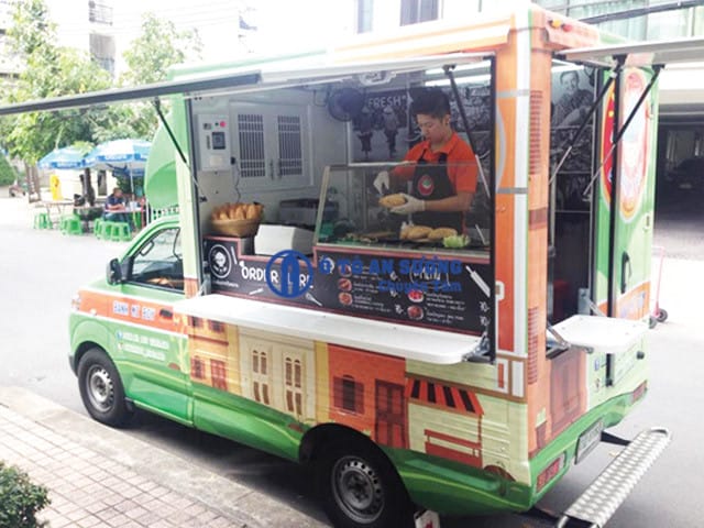 Xe tải bán bánh mì lưu động với thiết kế chuyên dụng