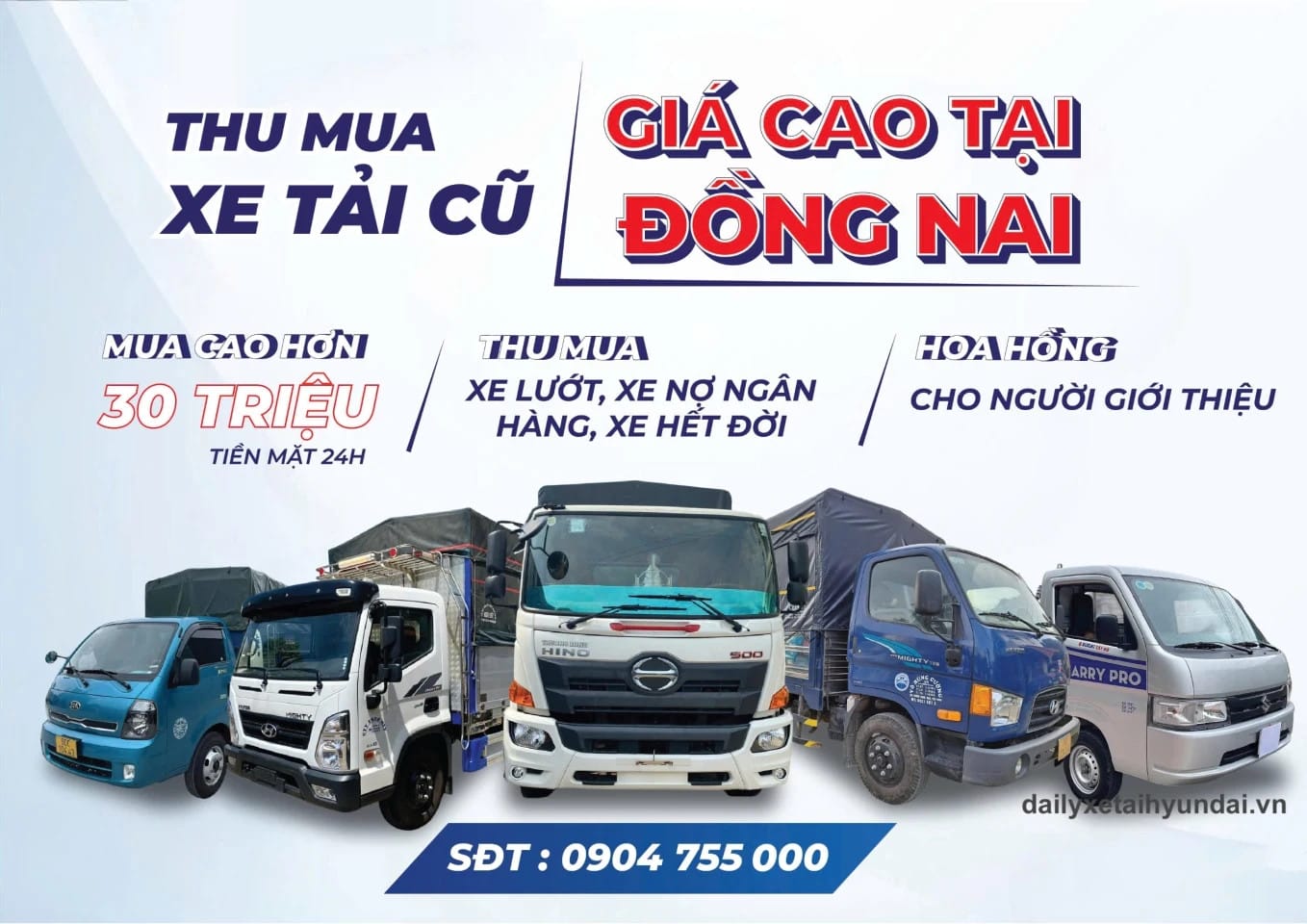 Xe tải cũ màu trắng đang đậu trên bãi xe, sẵn sàng mua bán tại Biên Hòa