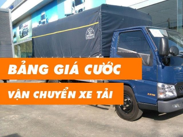 Xe tải đang vận chuyển hàng hóa trên đường, minh họa bảng giá cước vận chuyển xe tải.