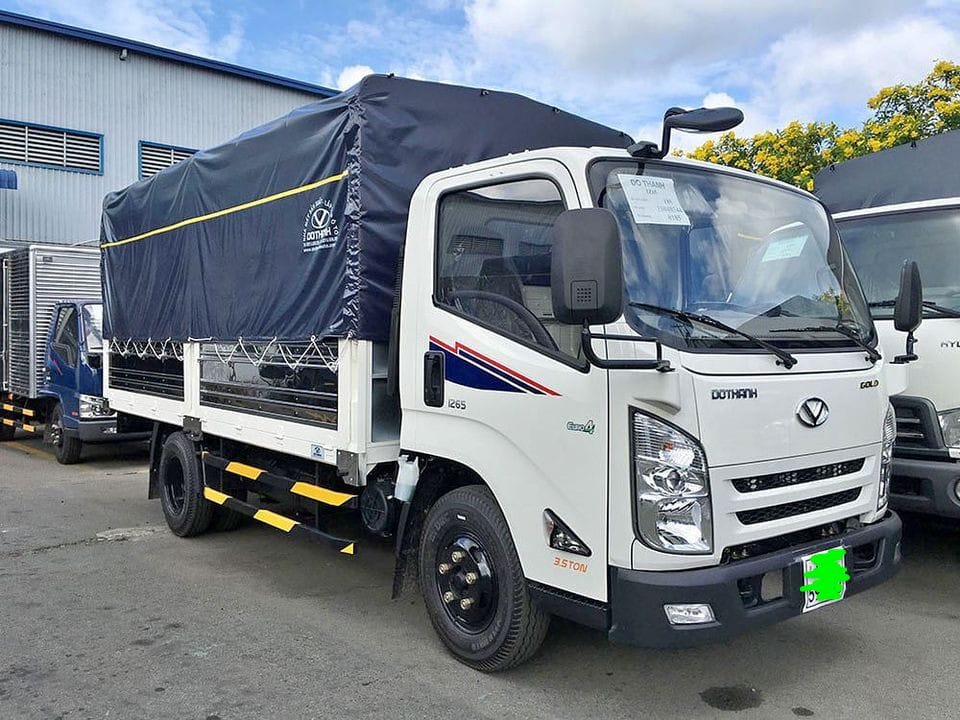 Xe tải Đô Thành IZ65 3.5 tấn cũ màu trắng được nhiều doanh nghiệp ưa chuộng tại TPHCM.