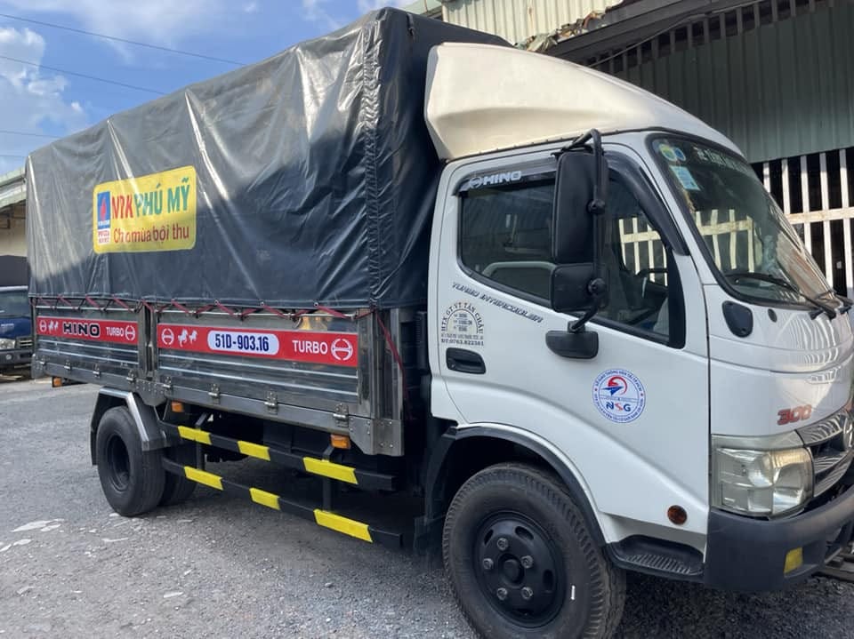 Xe tải Hino cũ bền bỉ
