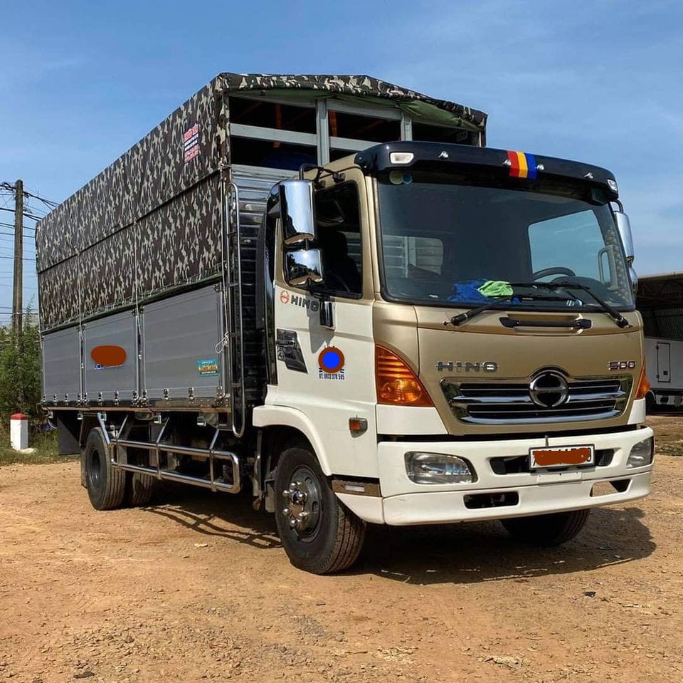 Xe tải Hino FC cũ 6.5 tấn với nhiều lựa chọn thùng, là một trong những xe tải cũ được tìm kiếm nhiều