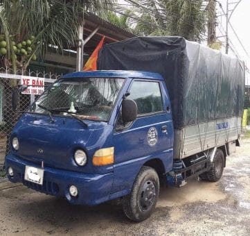Xe tải Hyundai 1 tấn cũ đời 2009 với cabin kiểu nhíp, một biểu tượng của sự bền bỉ theo thời gian.