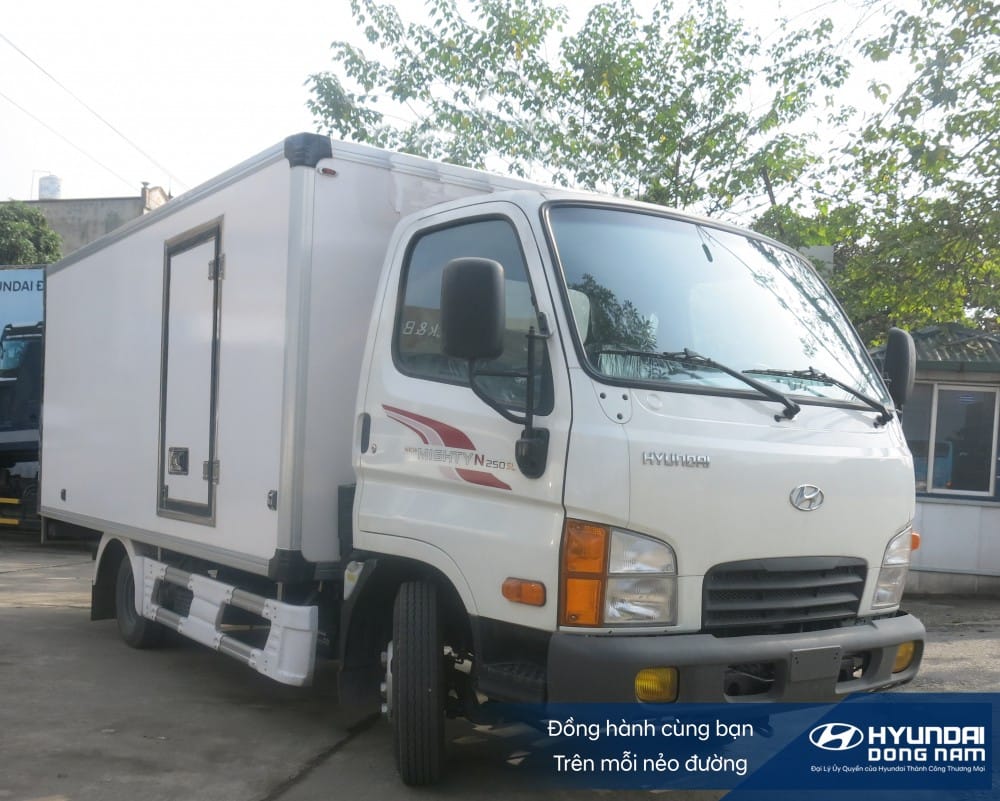 Xe tải Hyundai 2,5 tấn với cấu trúc thùng Composite bền bỉ và cách nhiệt