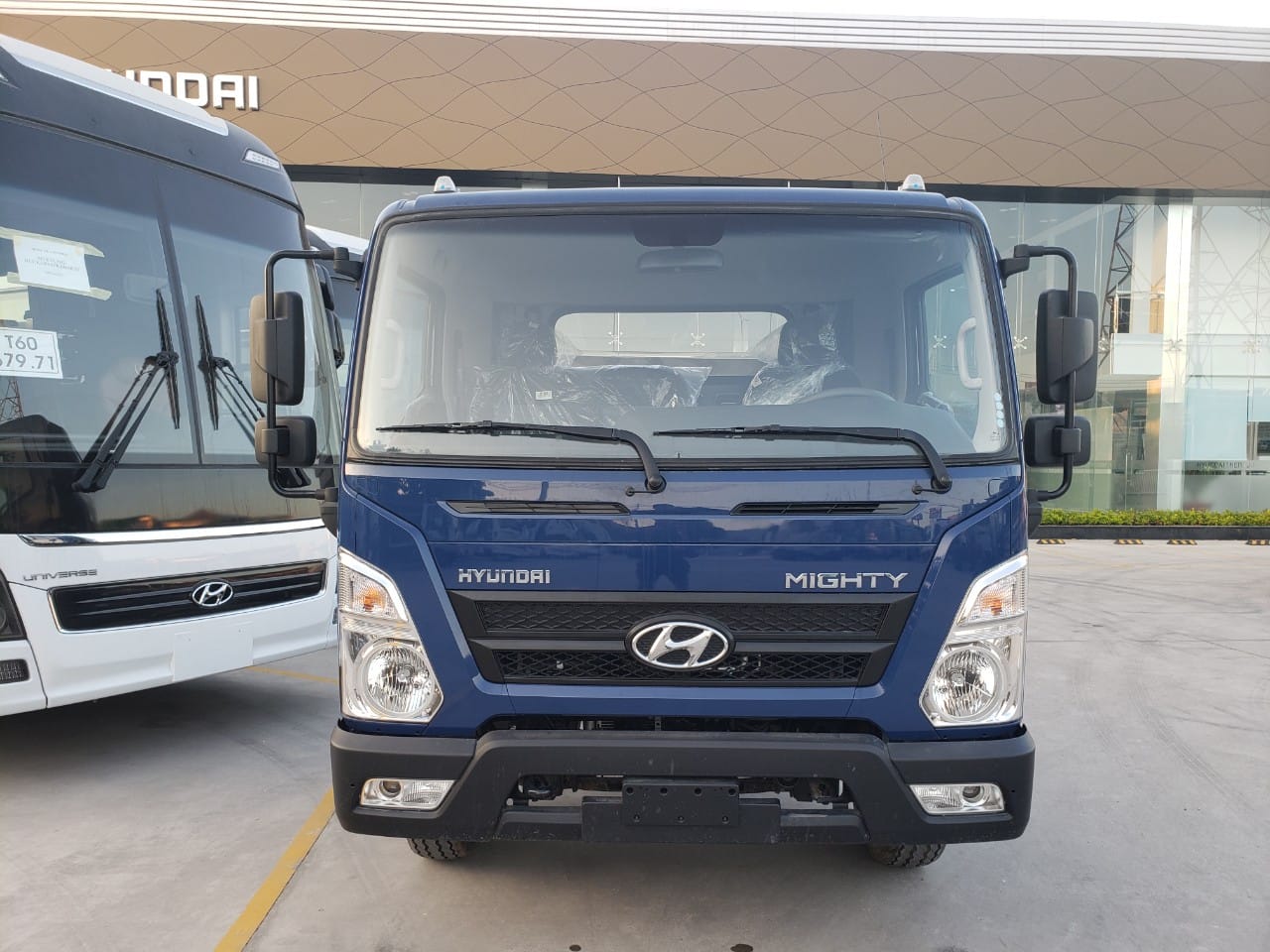 xe tải hyundai 8 tấn EX8 thiết kế hiện đại