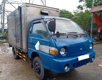 Xe tải Hyundai H100 1 tấn cũ đời 2001, phù hợp cho người mới khởi nghiệp với ngân sách hạn chế.