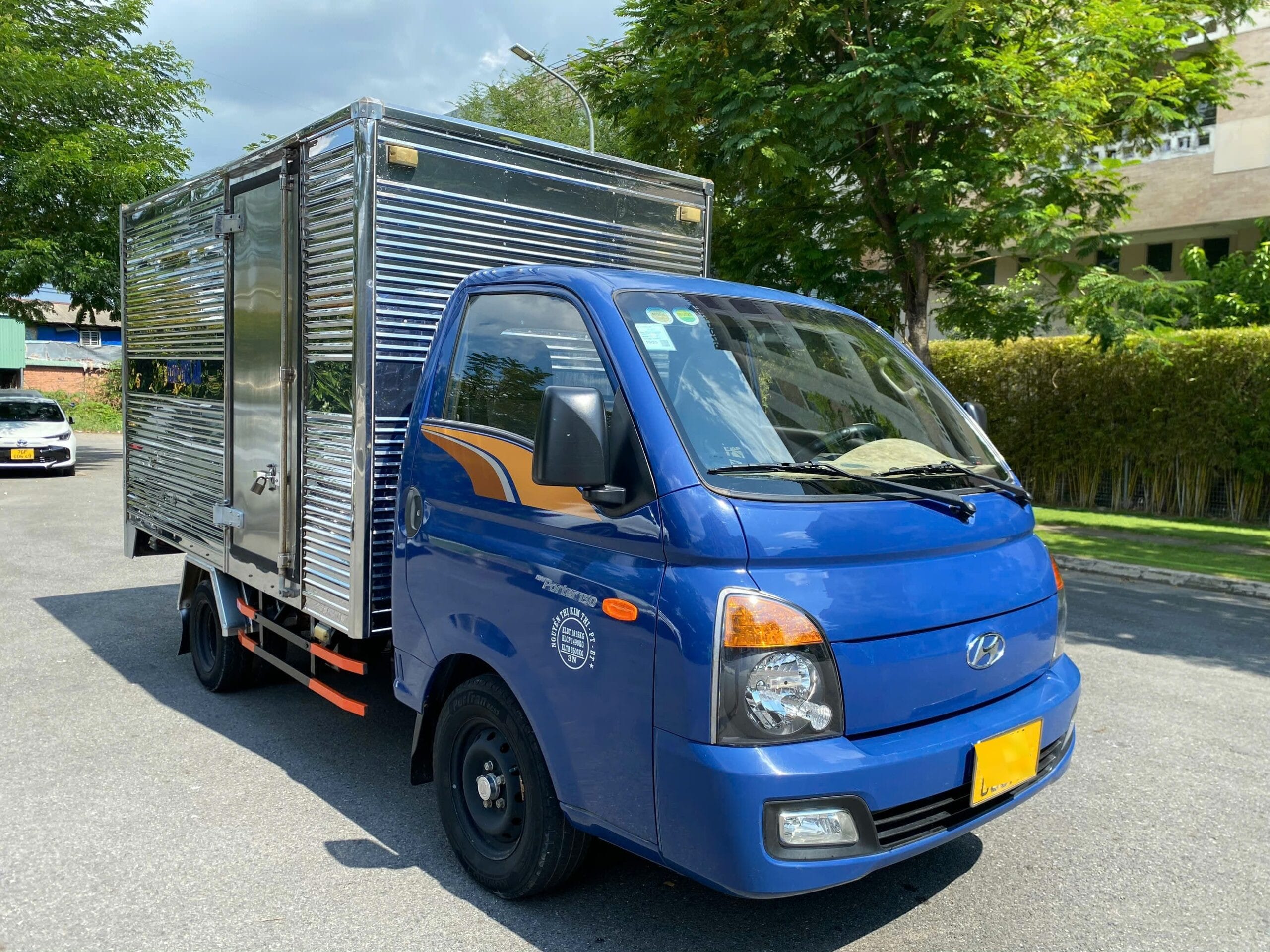 Xe tải Hyundai H150 1.5 tấn cũ với thùng mui bạt, phù hợp vận chuyển hàng nhẹ ở Biên Hòa