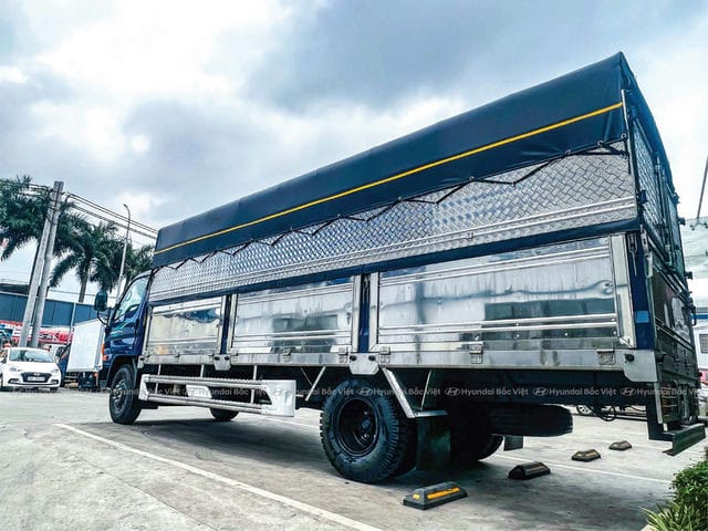 Xe tải Hyundai New Mighty 110SL thùng mui bạt, giải pháp vận tải hiệu quả.