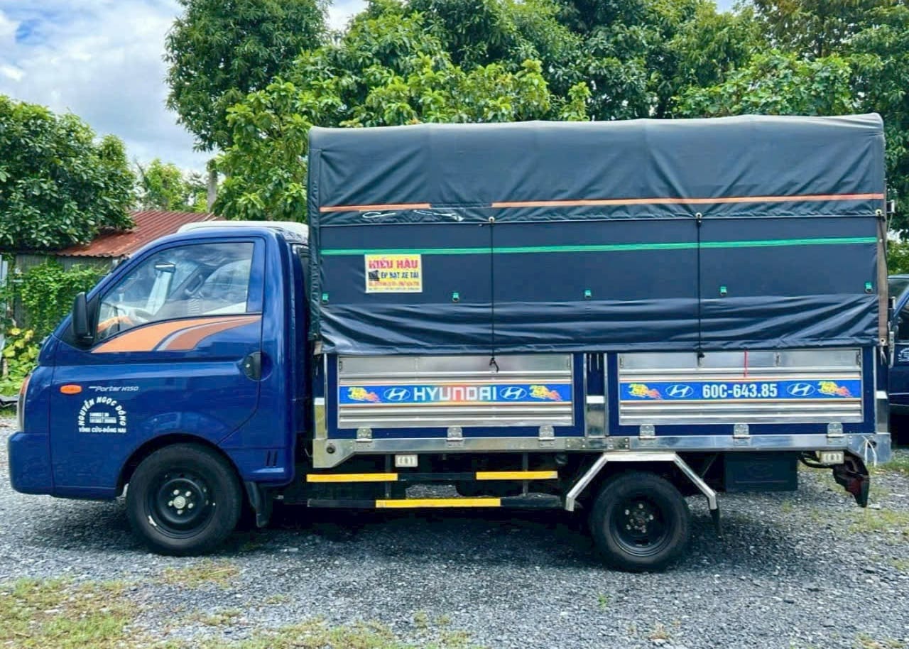 Xe tải Hyundai New Porter H150 1.5 tấn cũ thùng bạt, xe vẫn giữ được chất lượng tốt