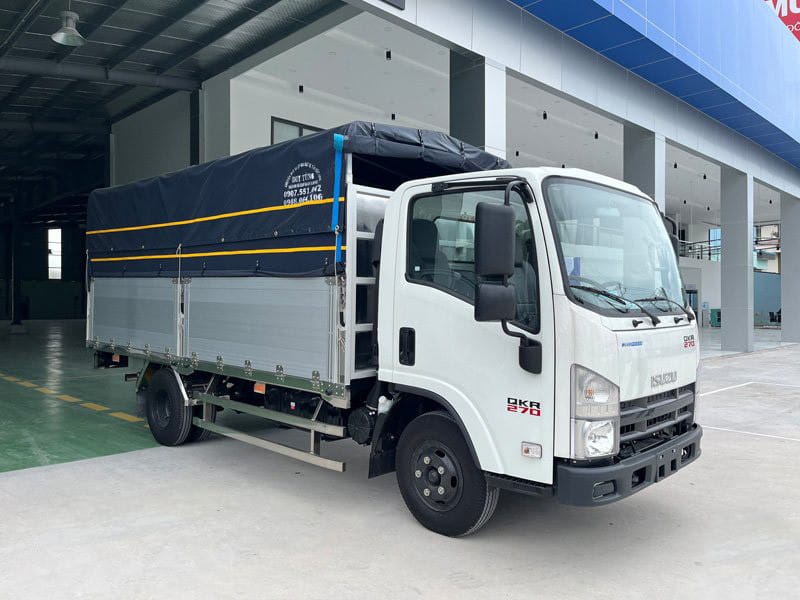Xe tải Isuzu 1 tấn thùng bạt linh hoạt