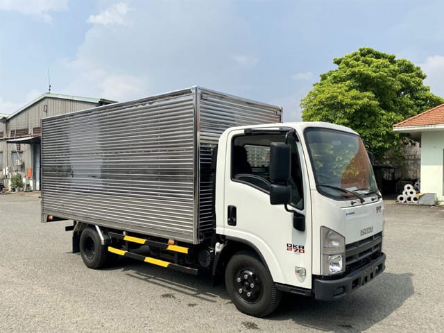 Xe tải Isuzu 1 tấn thùng kín vững chắc