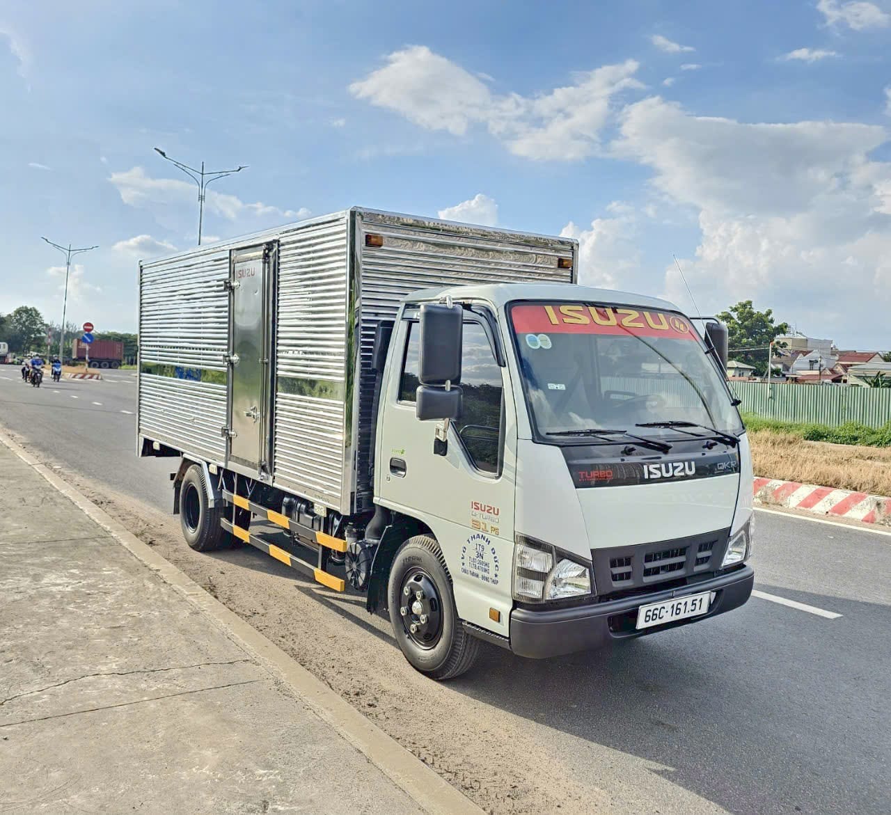 Xe tải Isuzu 1.9 tấn thùng kín cũ, xe tải đã qua sử dụng chất lượng ở Biên Hòa