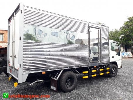 xe tải isuzu 2.4 tấn cũ thùng kín phù hợp chở hàng khô