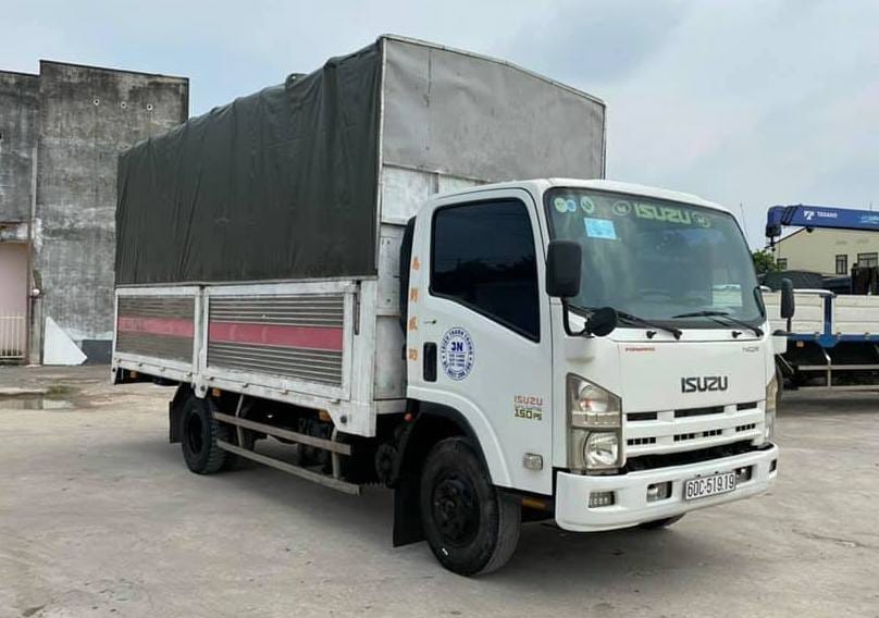 Xe tải Isuzu 3.5 tấn cũ đời 2009 màu trắng