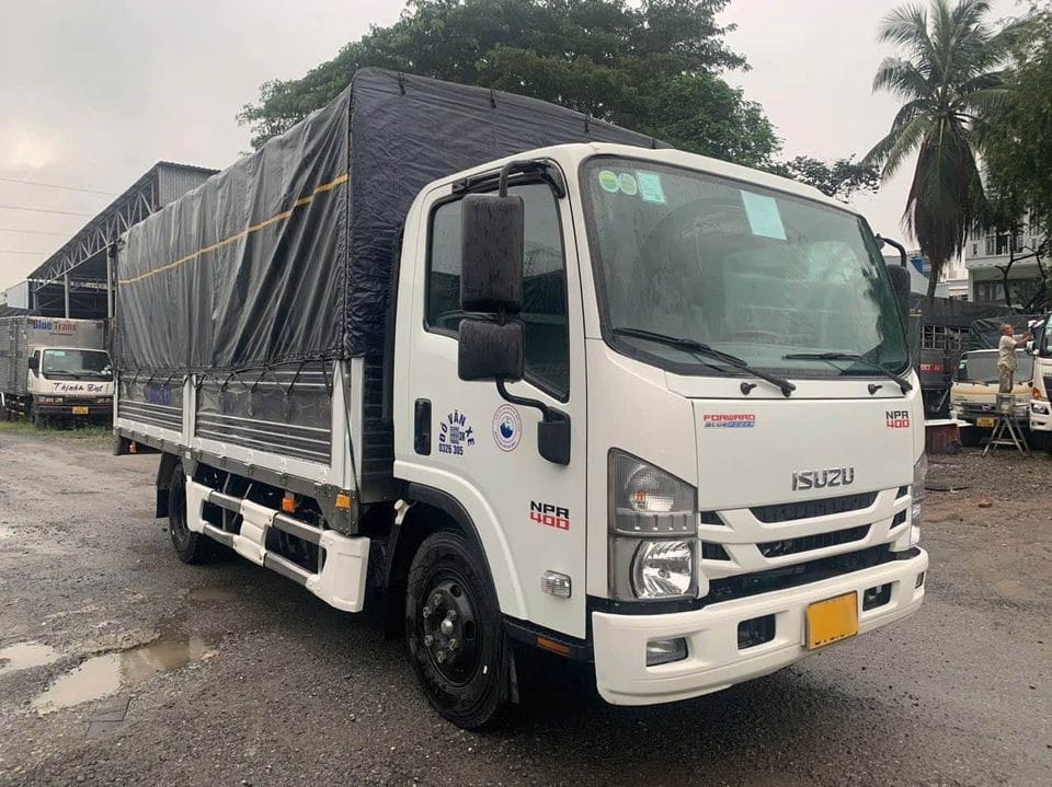 Xe tải Isuzu 3.5 tấn cũ hoạt động tốt ở Daklak