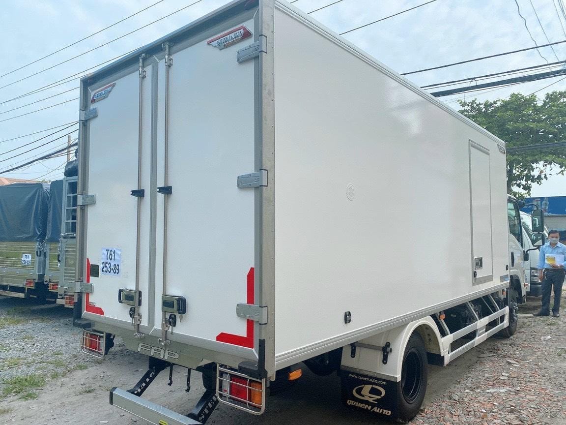 Xe tải Isuzu 3.5 tấn với thùng bảo ôn chuyên dụng, đảm bảo nhiệt độ ổn định
