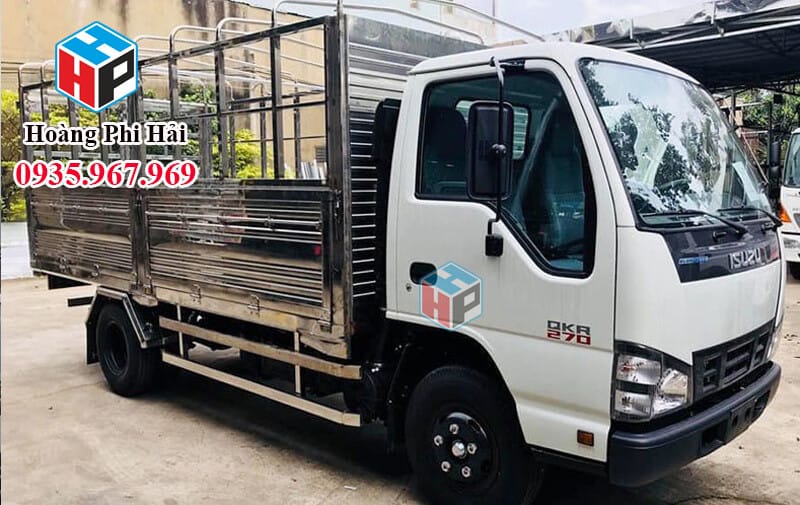 Xe tải Isuzu 750kg thùng mui bạt màu xanh phù hợp vận chuyển đa dạng