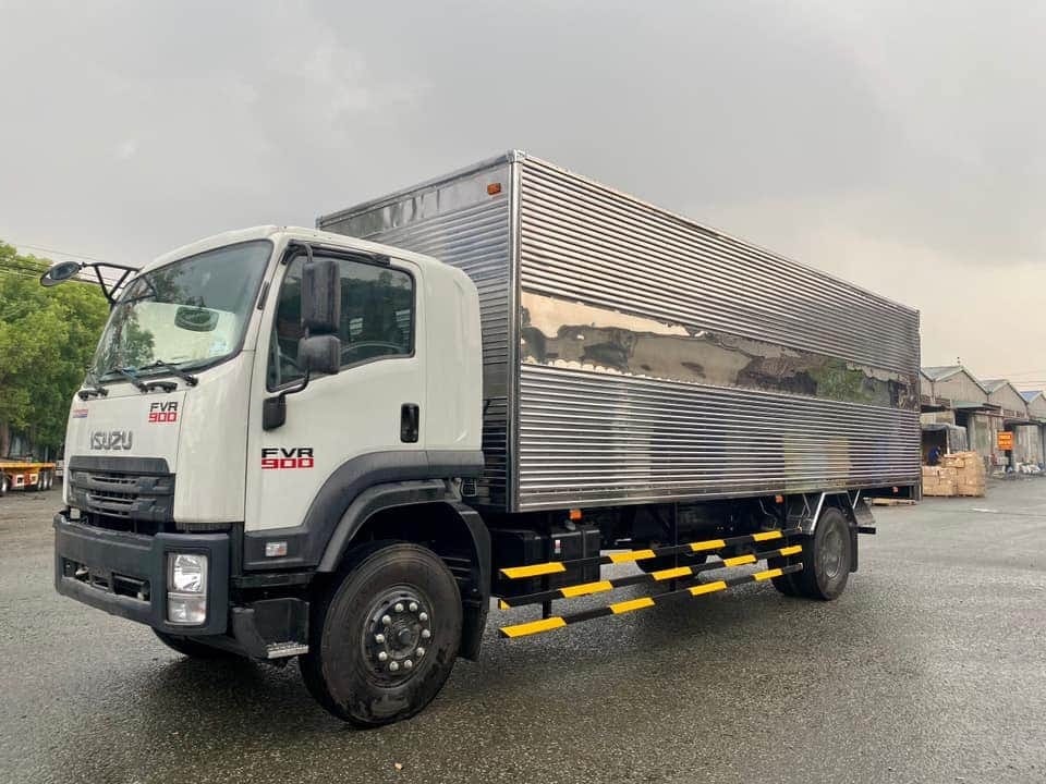 Xe tải Isuzu FVR34U dài 9.2m chở hàng hóa