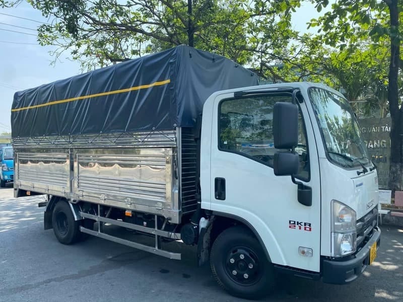 xe tải isuzu qkr 210 thùng mui bạt