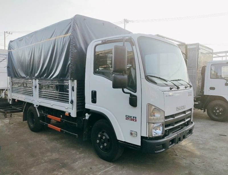 Xe tải Isuzu QKR 230 thùng mui bạt