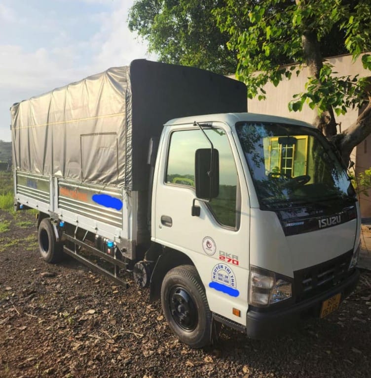 Xe tải Isuzu QKR270 1.9t đời 2022 thùng mui bạt màu trắng