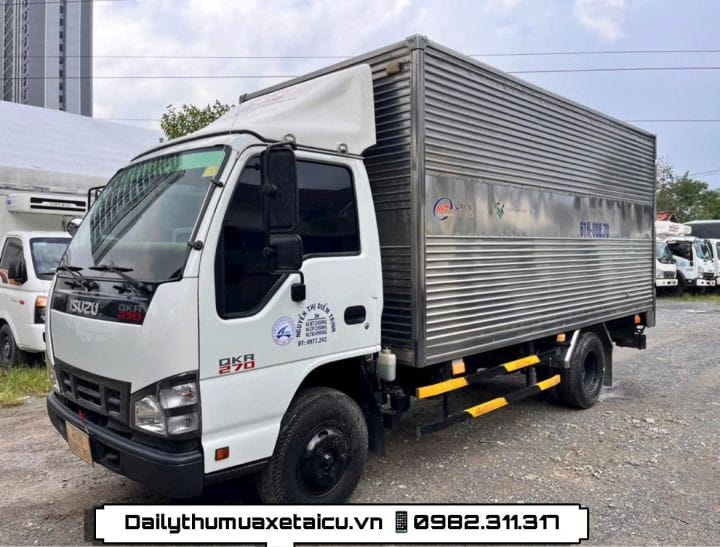 Xe tải Isuzu QKR270 cũ với tải trọng 2.9 tấn