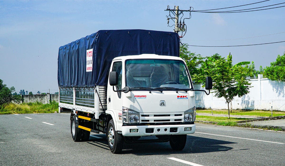 Xe tải Isuzu VM NK650 với thiết kế đầu bằng cổ điển