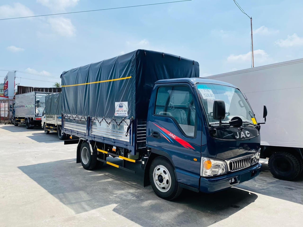 Xe tải JAC L240 tải trọng 2,5 tấn vào được thành phố dễ dàng
